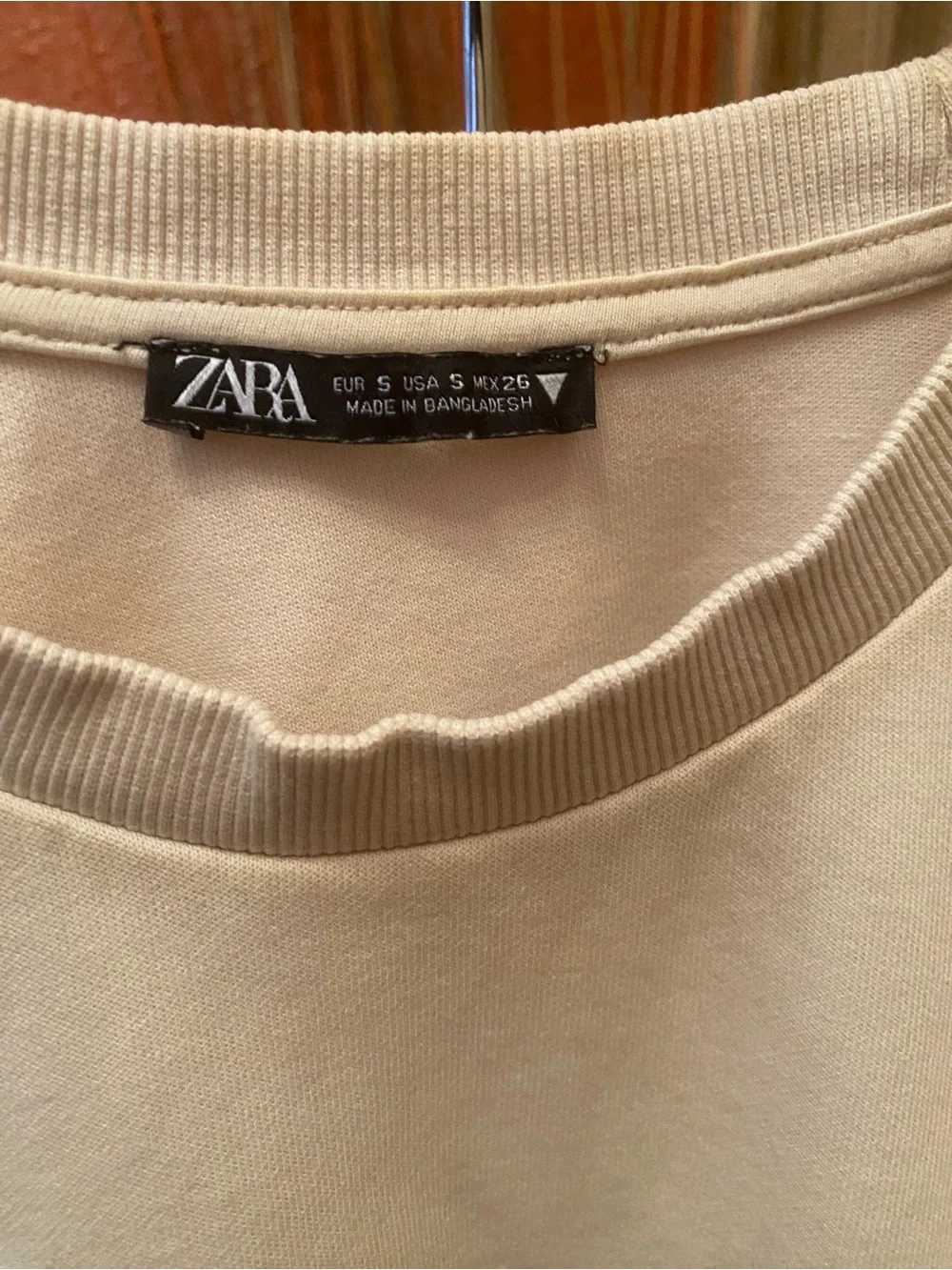 Zara - GUC - Cropped Short Sleeve Sweatshirt Cream - Picture 3 of 4